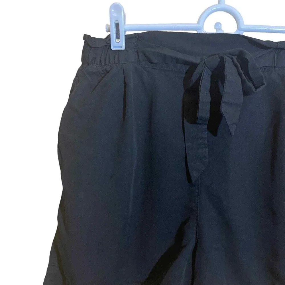 H&M Womens High Waist Paperbag Shorts Black‎ Tie Waist Size 4
